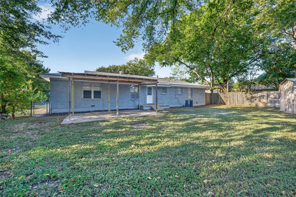 5016 Sabelle Lane Haltom City, TX 76117
