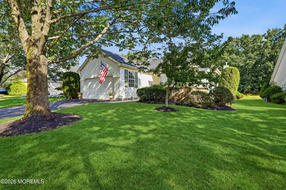 9 Sandhurst Road Lakewood, NJ 08701