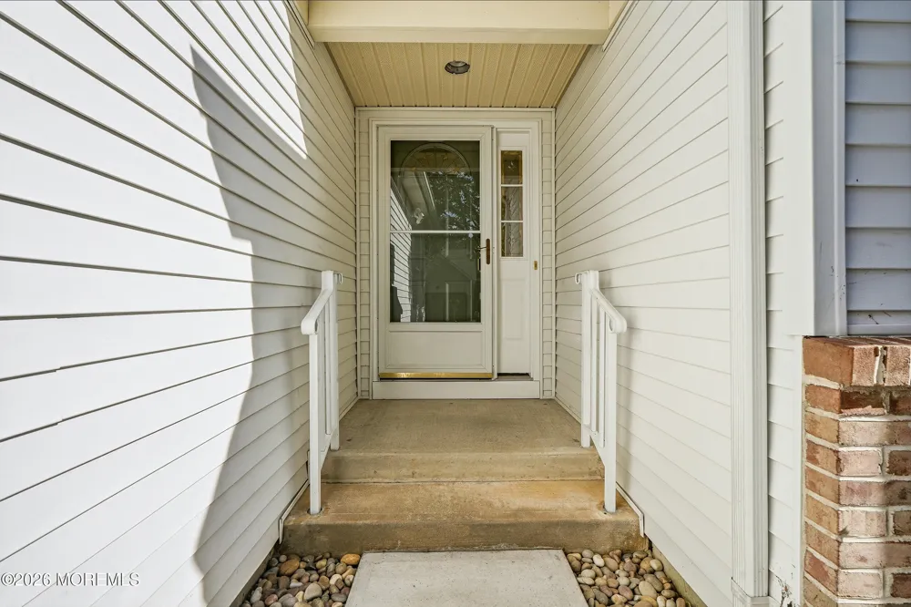 9 Sandhurst Road Lakewood, NJ 08701