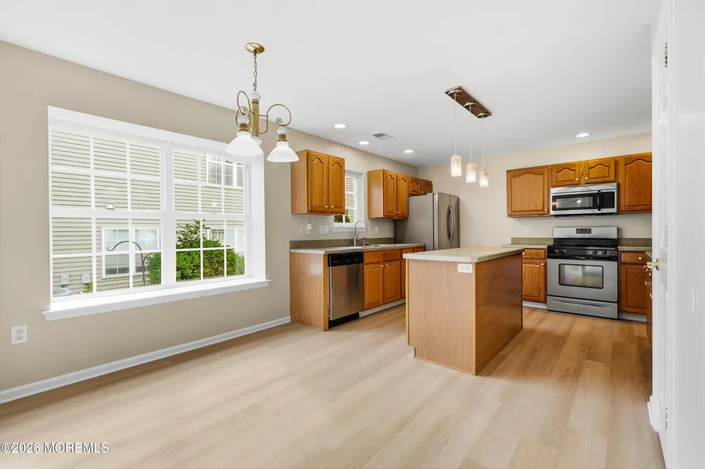 9 Sandhurst Road Lakewood, NJ 08701