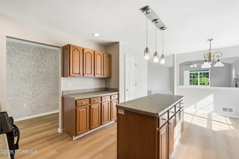 9 Sandhurst Road Lakewood, NJ 08701