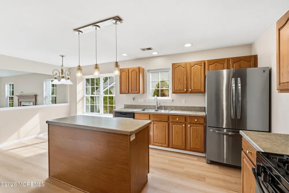 9 Sandhurst Road Lakewood, NJ 08701
