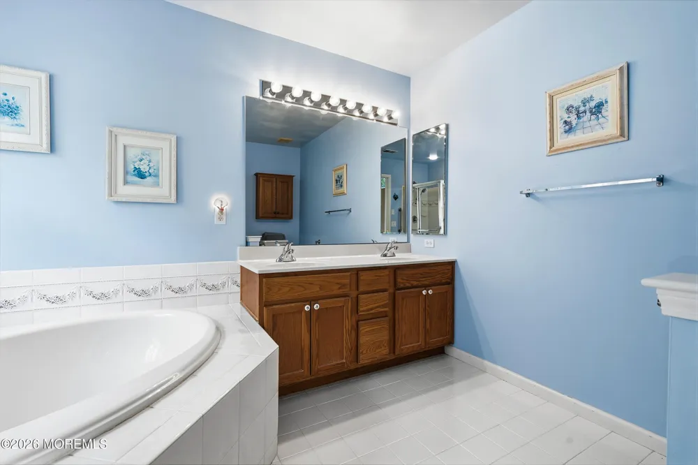 9 Sandhurst Road Lakewood, NJ 08701