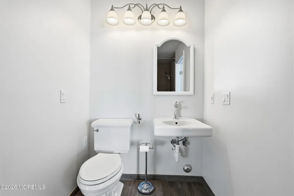 9 Sandhurst Road Lakewood, NJ 08701