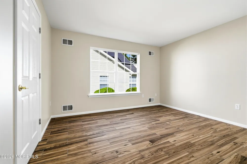 9 Sandhurst Road Lakewood, NJ 08701