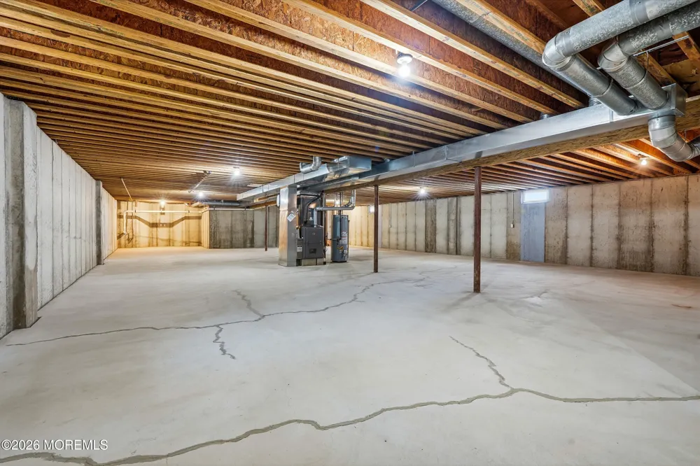 9 Sandhurst Road Lakewood, NJ 08701