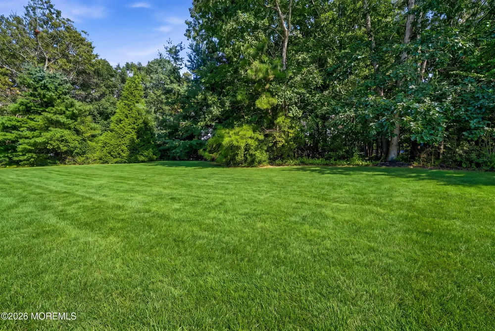 9 Sandhurst Road Lakewood, NJ 08701