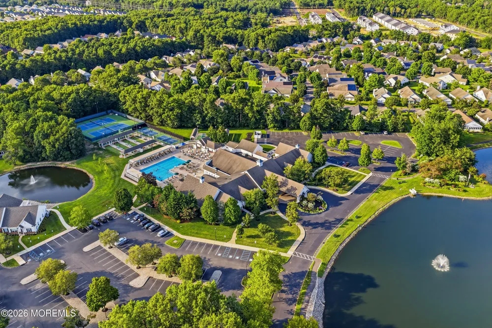 9 Sandhurst Road Lakewood, NJ 08701