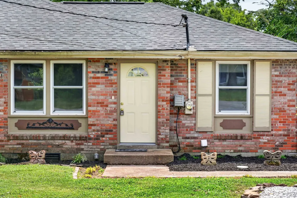 5035 Bonnameade Dr Hermitage, TN 37076