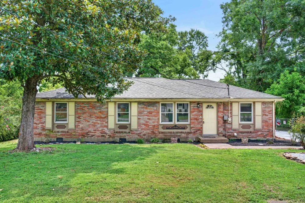 5035 Bonnameade Dr Hermitage, TN 37076