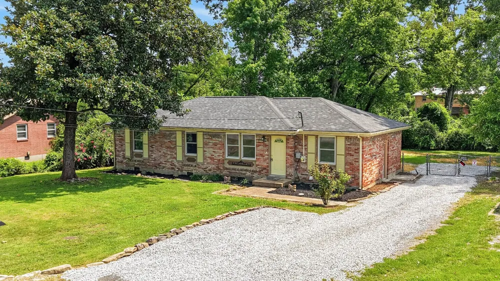 5035 Bonnameade Dr Hermitage, TN 37076