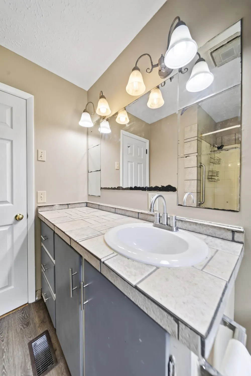 5035 Bonnameade Dr Hermitage, TN 37076