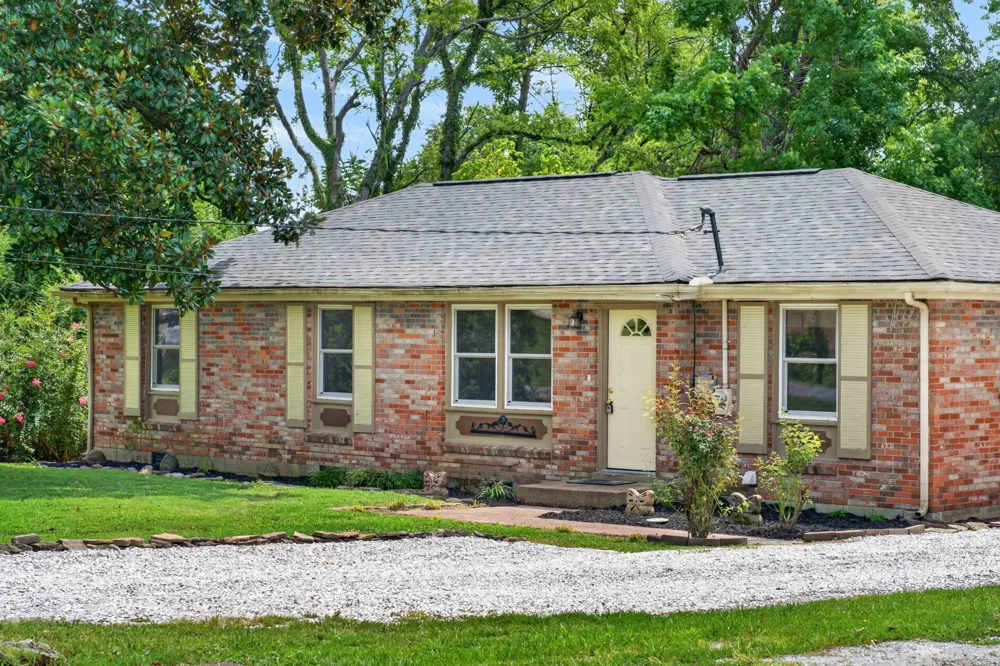 5035 Bonnameade Dr Hermitage, TN 37076