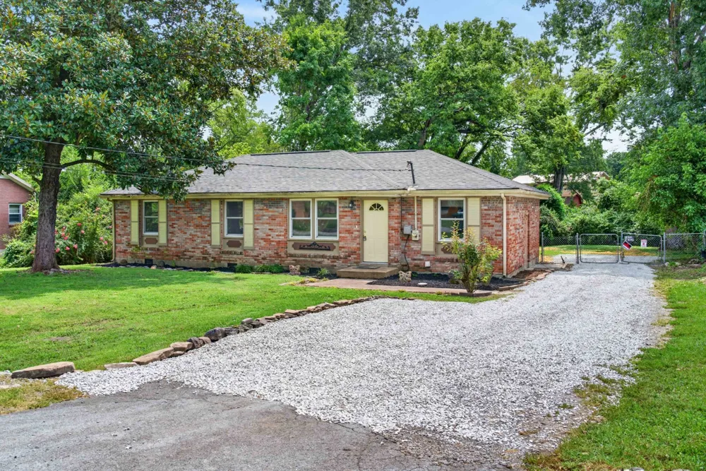 5035 Bonnameade Dr Hermitage, TN 37076