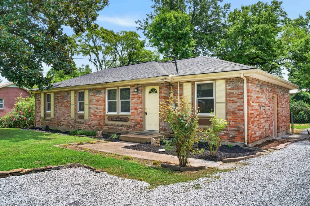 5035 Bonnameade Dr Hermitage, TN 37076