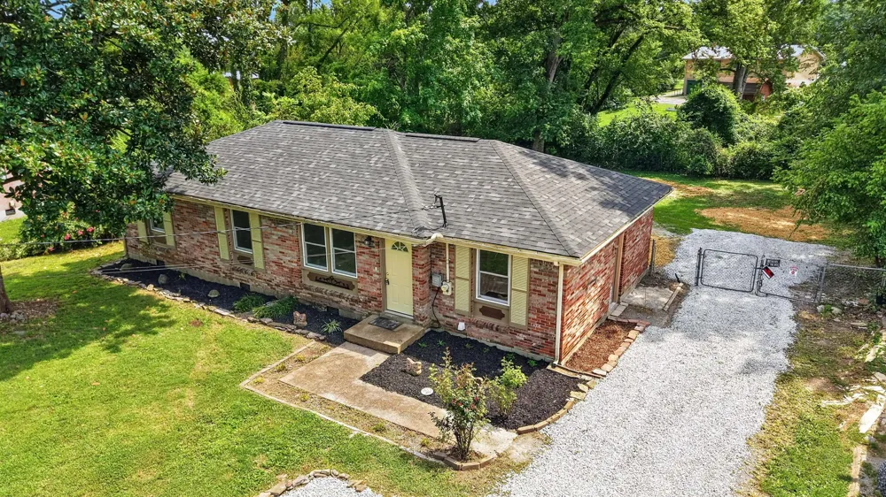 5035 Bonnameade Dr Hermitage, TN 37076