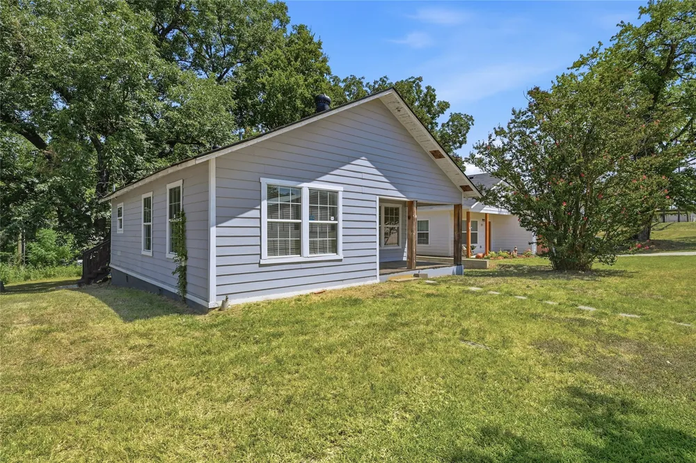 215 W Walker Street Denison, TX 75020