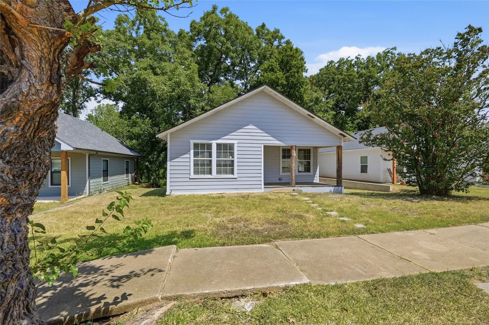 215 W Walker Street Denison, TX 75020
