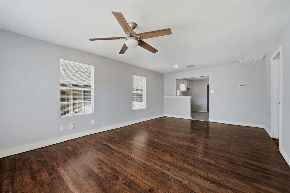 215 W Walker Street Denison, TX 75020