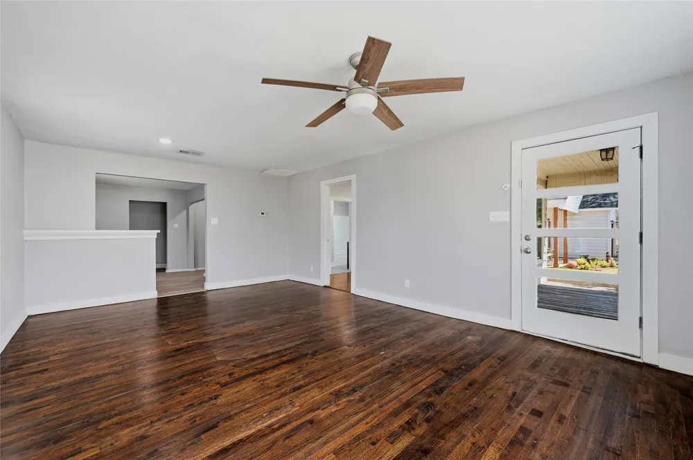 215 W Walker Street Denison, TX 75020