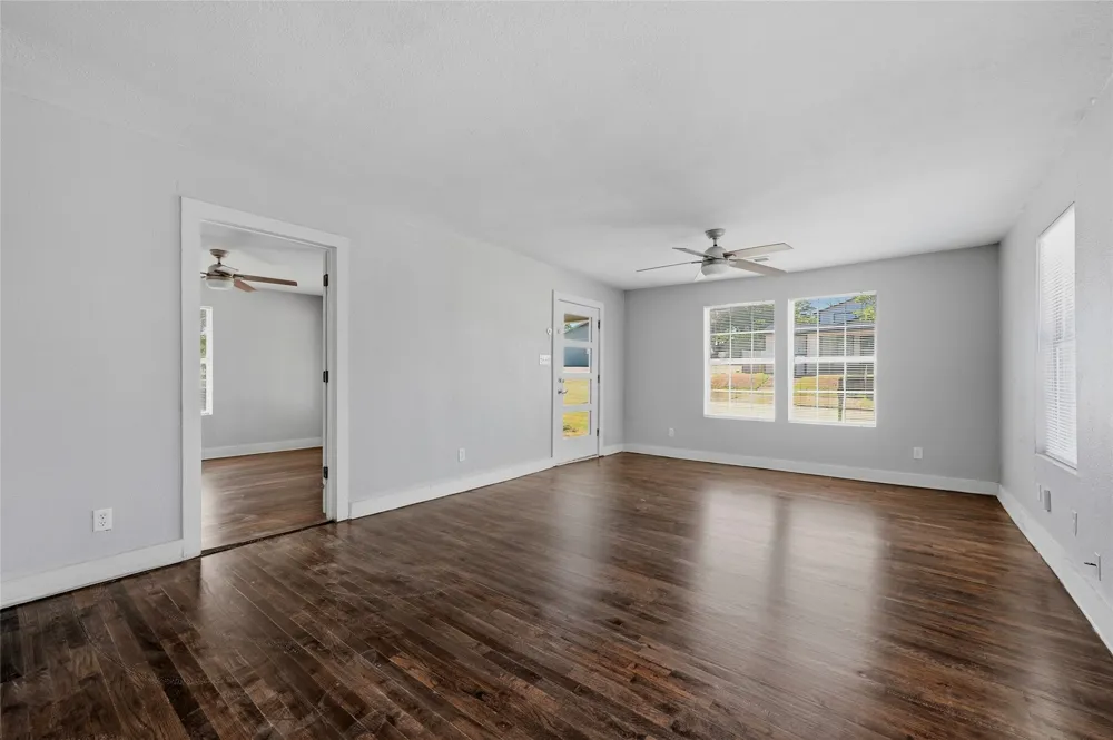 215 W Walker Street Denison, TX 75020