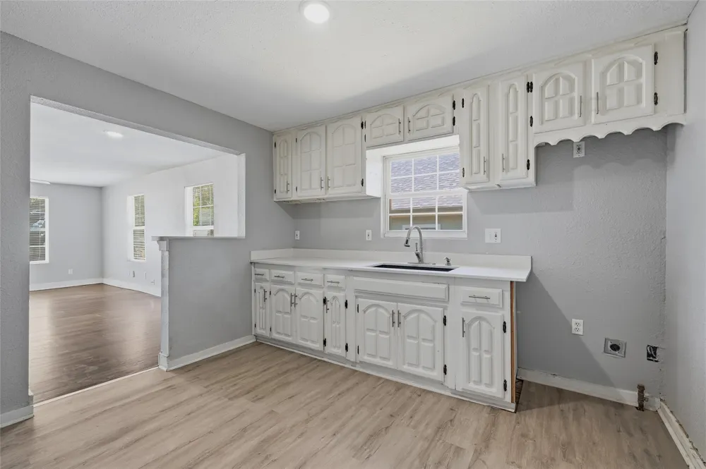 215 W Walker Street Denison, TX 75020