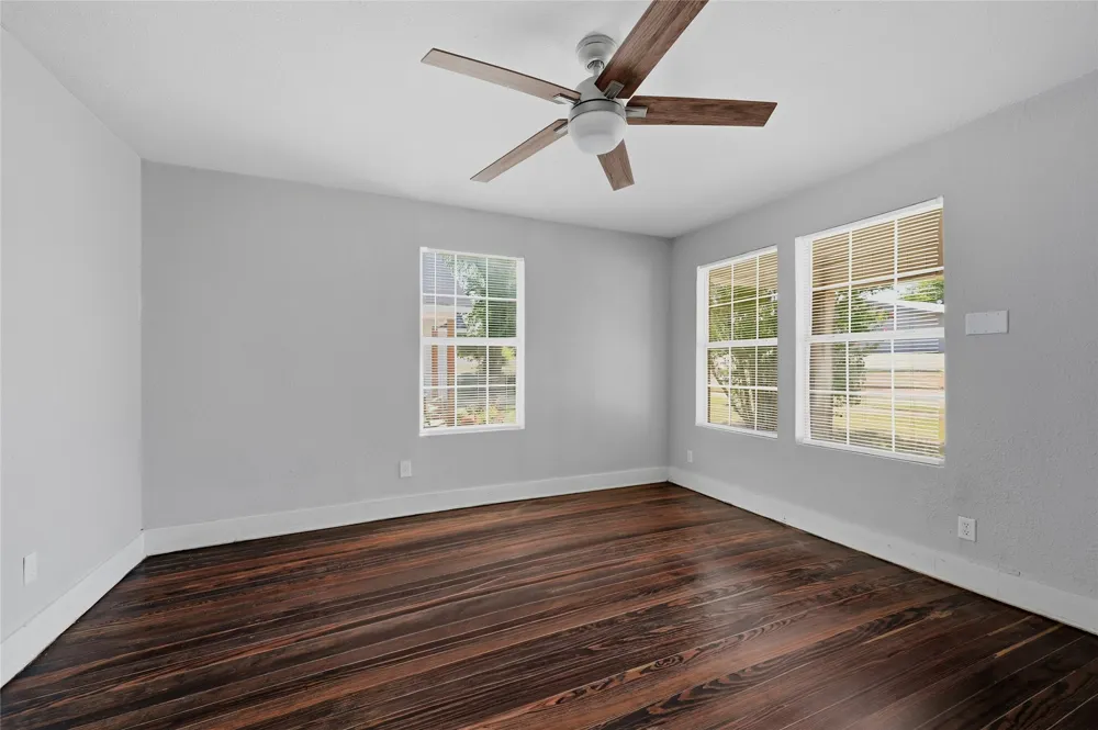 215 W Walker Street Denison, TX 75020