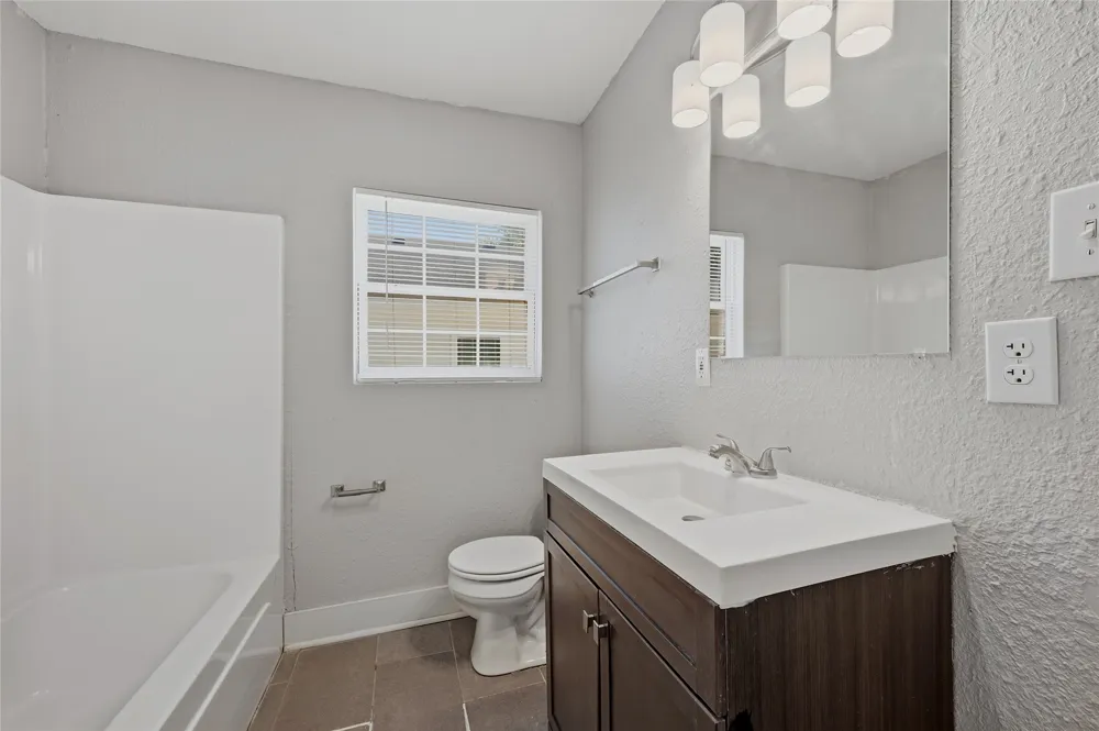 215 W Walker Street Denison, TX 75020