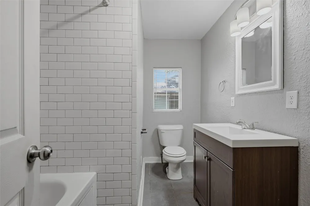 215 W Walker Street Denison, TX 75020