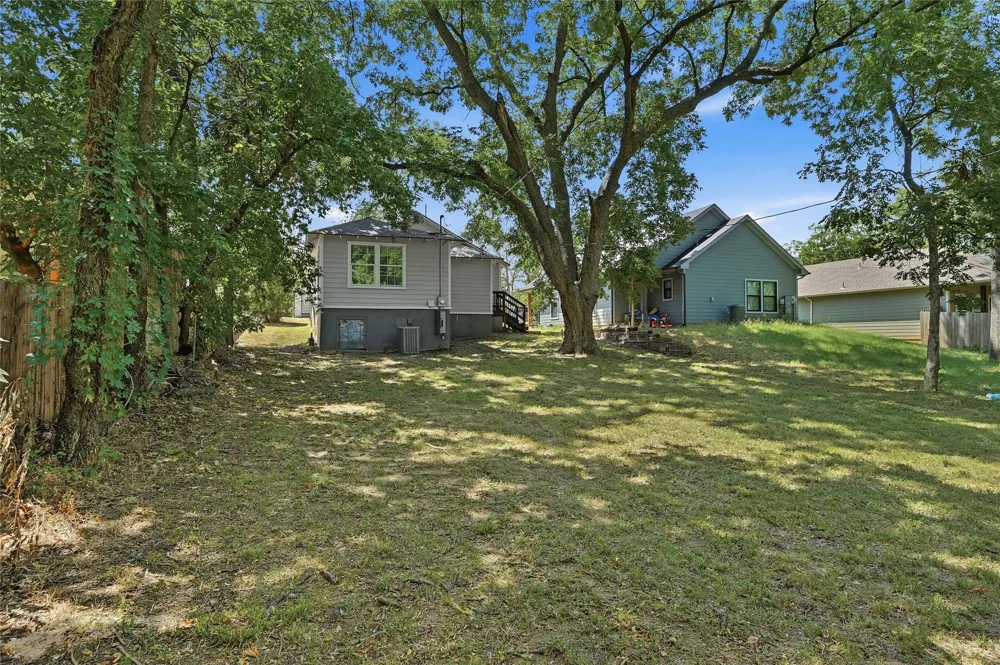 215 W Walker Street Denison, TX 75020