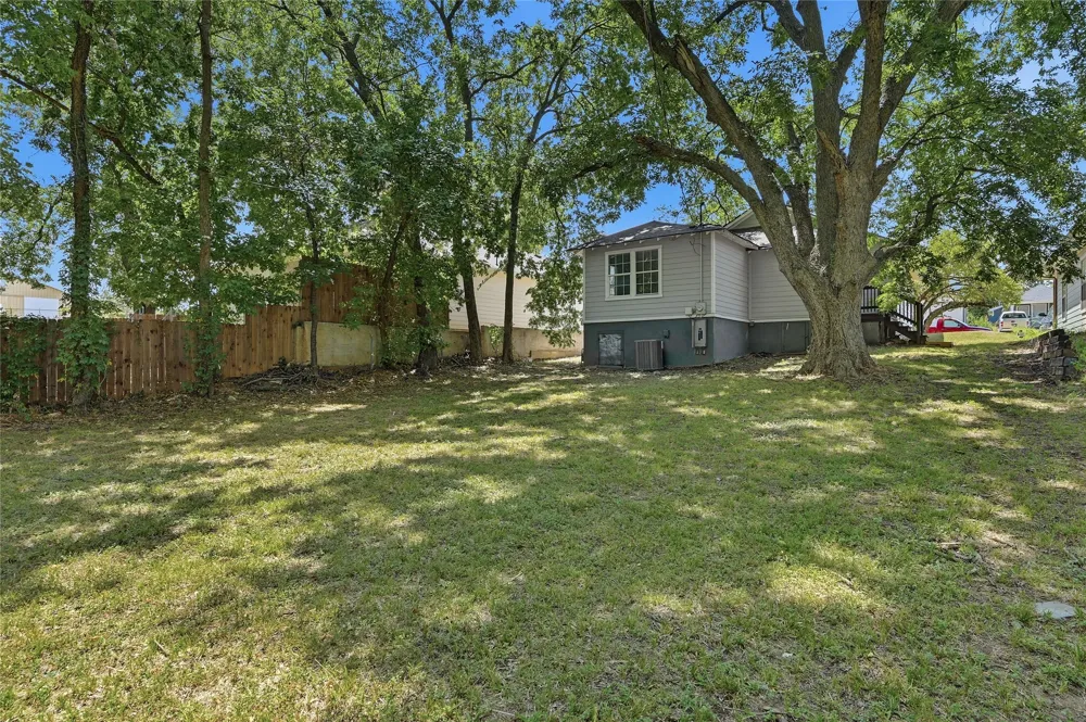 215 W Walker Street Denison, TX 75020