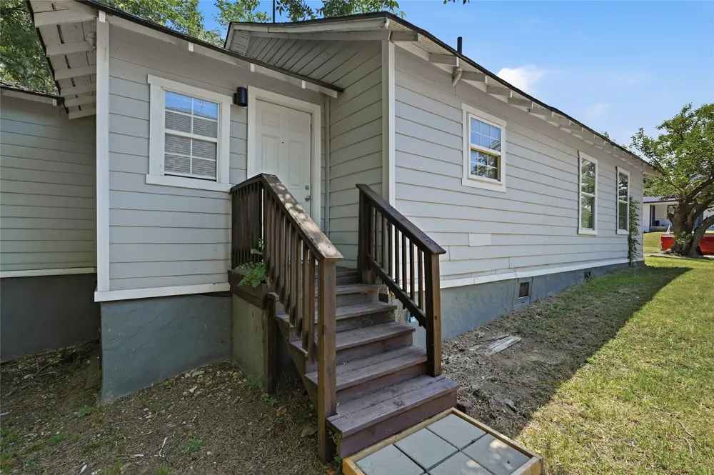 215 W Walker Street Denison, TX 75020