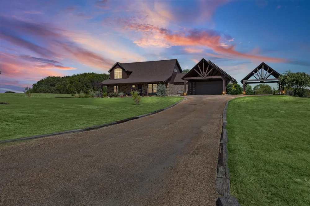 2407 Wills Way Drive Granbury, TX 76049