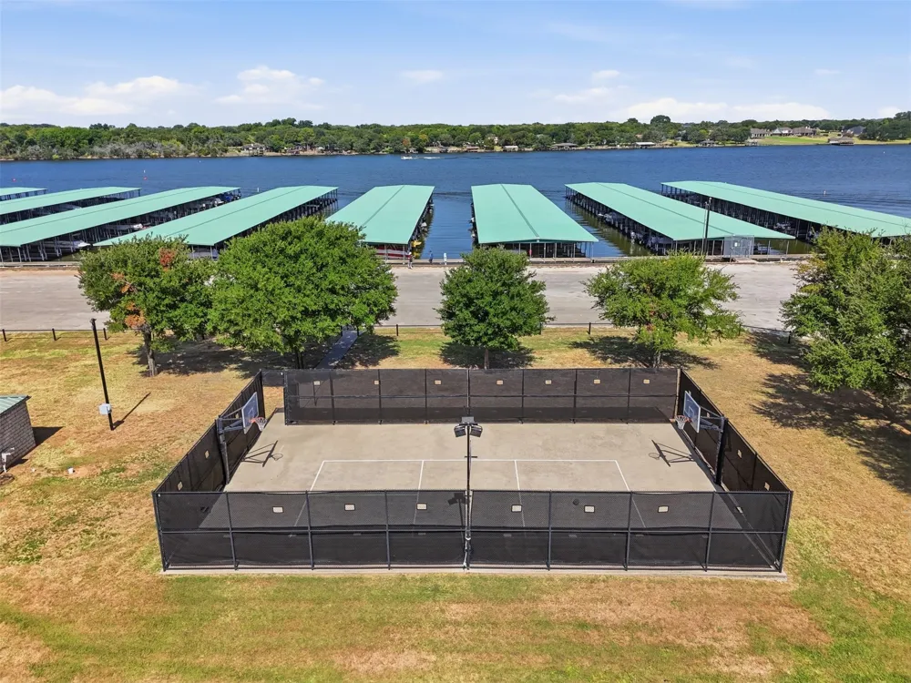 2407 Wills Way Drive Granbury, TX 76049