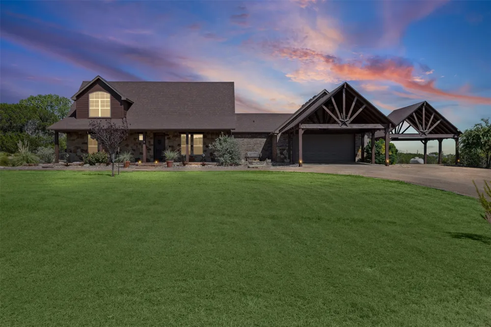 2407 Wills Way Drive Granbury, TX 76049