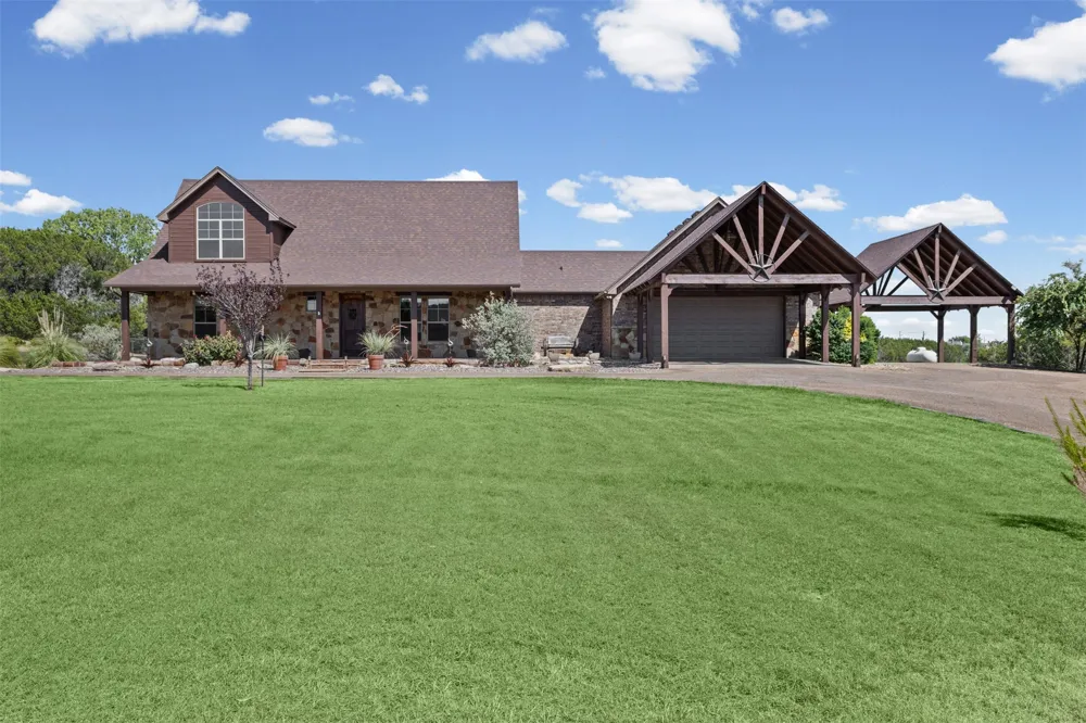 2407 Wills Way Drive Granbury, TX 76049