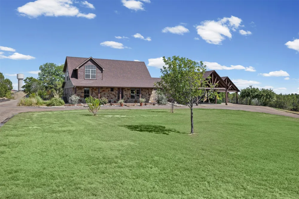 2407 Wills Way Drive Granbury, TX 76049