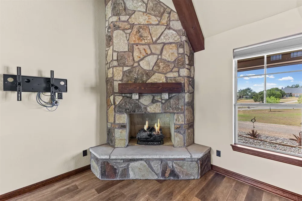 2407 Wills Way Drive Granbury, TX 76049