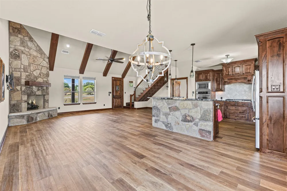 2407 Wills Way Drive Granbury, TX 76049