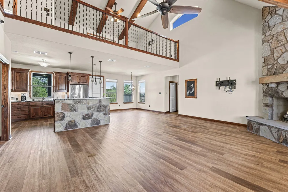 2407 Wills Way Drive Granbury, TX 76049