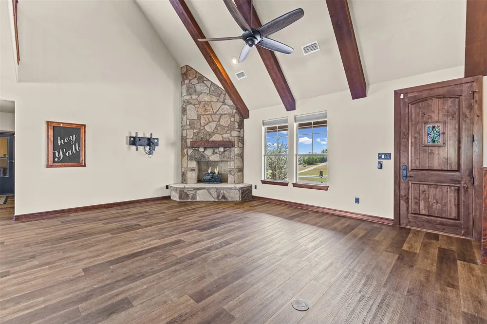 2407 Wills Way Drive Granbury, TX 76049