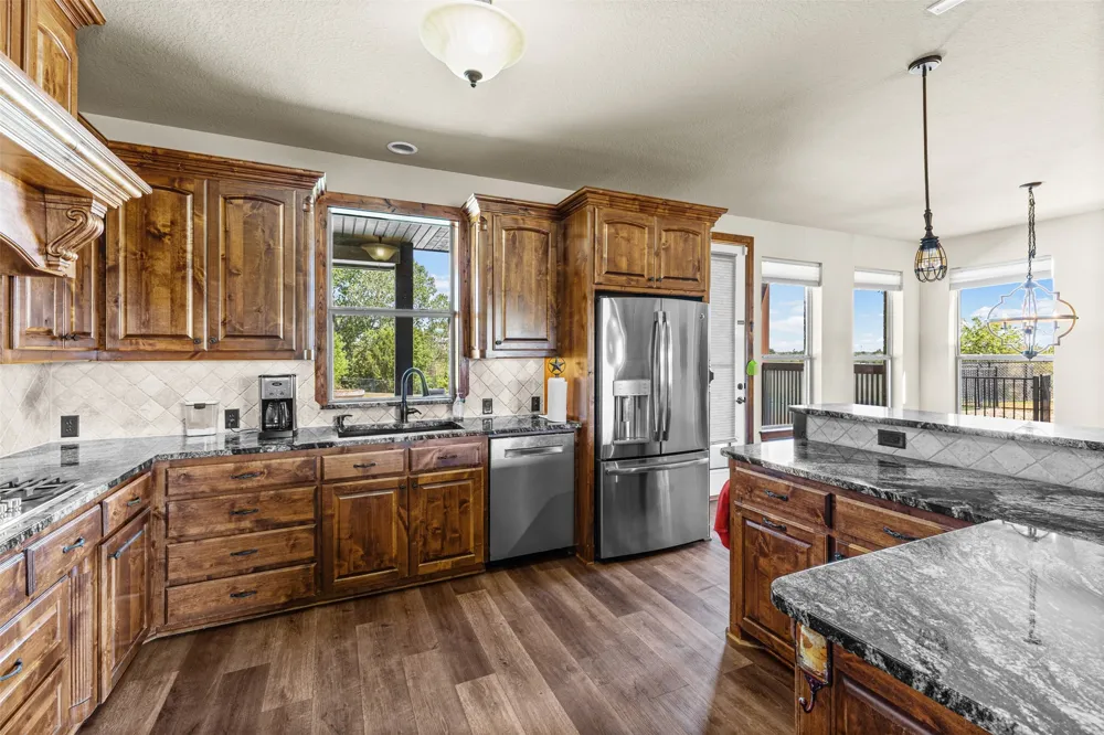 2407 Wills Way Drive Granbury, TX 76049