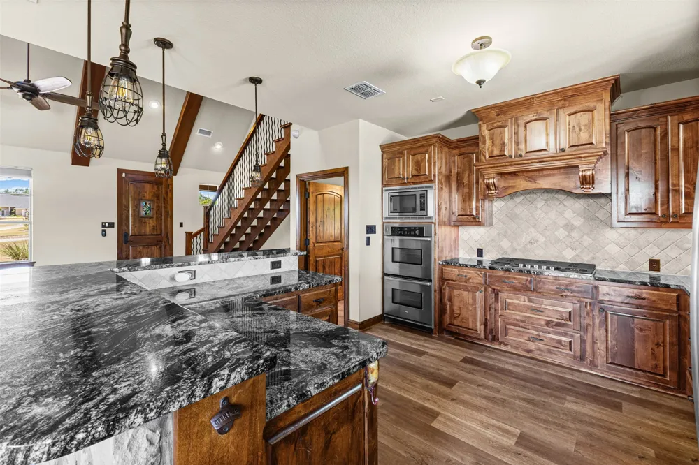 2407 Wills Way Drive Granbury, TX 76049