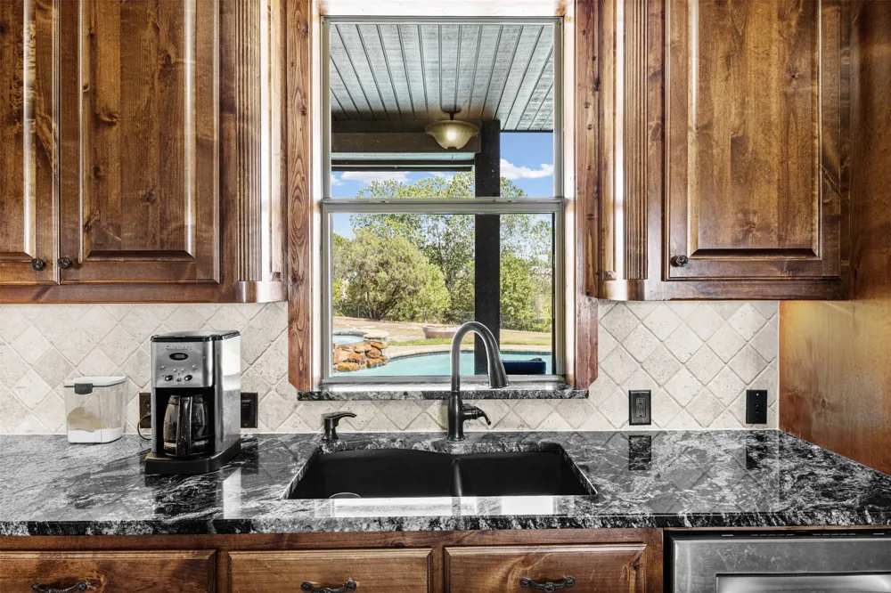 2407 Wills Way Drive Granbury, TX 76049