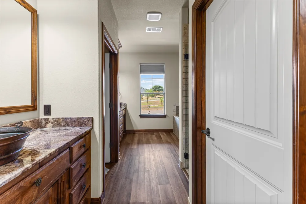 2407 Wills Way Drive Granbury, TX 76049