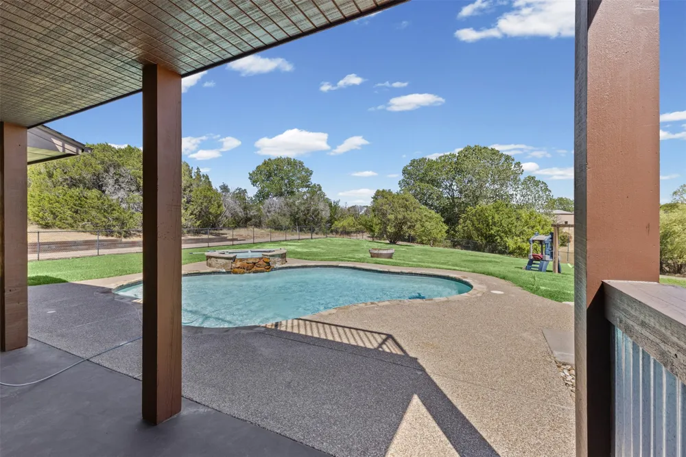2407 Wills Way Drive Granbury, TX 76049