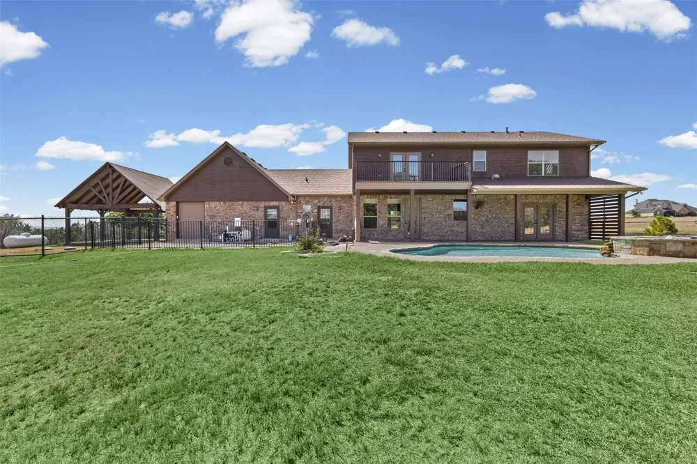 2407 Wills Way Drive Granbury, TX 76049