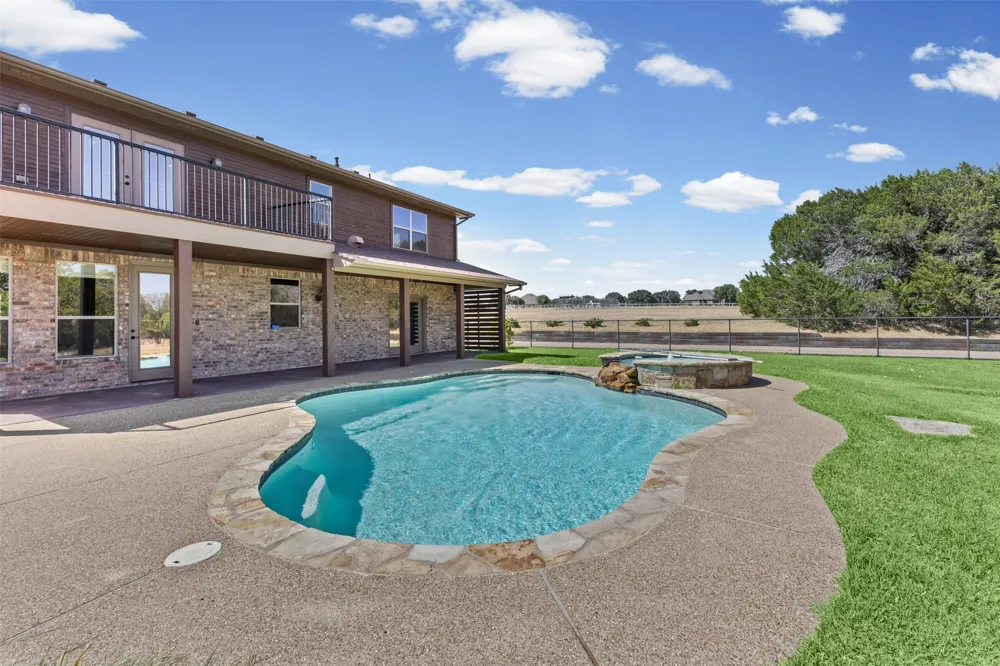 2407 Wills Way Drive Granbury, TX 76049