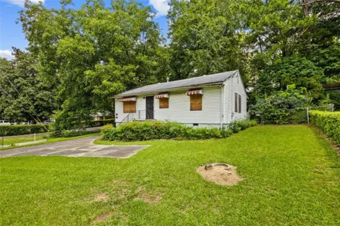 449 Hamilton E Holmes Drive