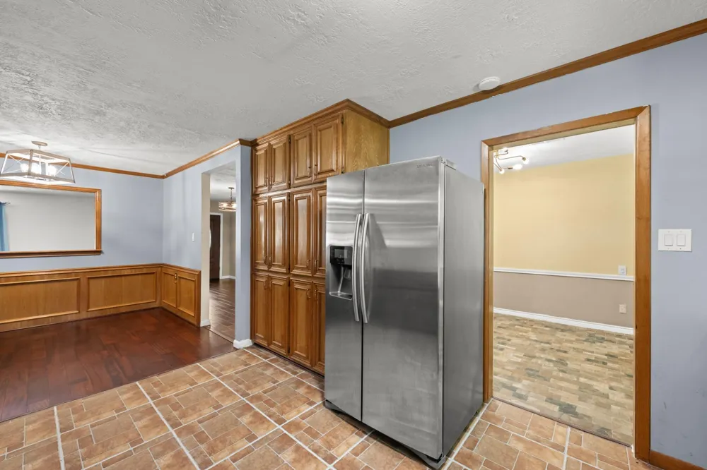 616 Cannan Drive Angleton, TX 77515